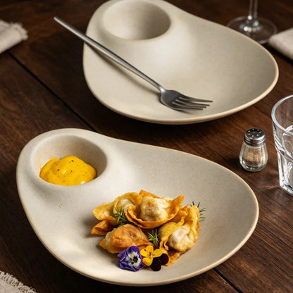 Plato de cerámica para dumplings con compartimento para salsa