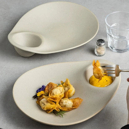 Plato de cerámica para dumplings con compartimento para salsa